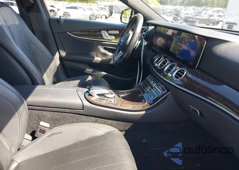 2020 Mercedes-Benz E 350 4Matic z USA, uszkodzony, nr VIN WDDZF8EB5LA731137